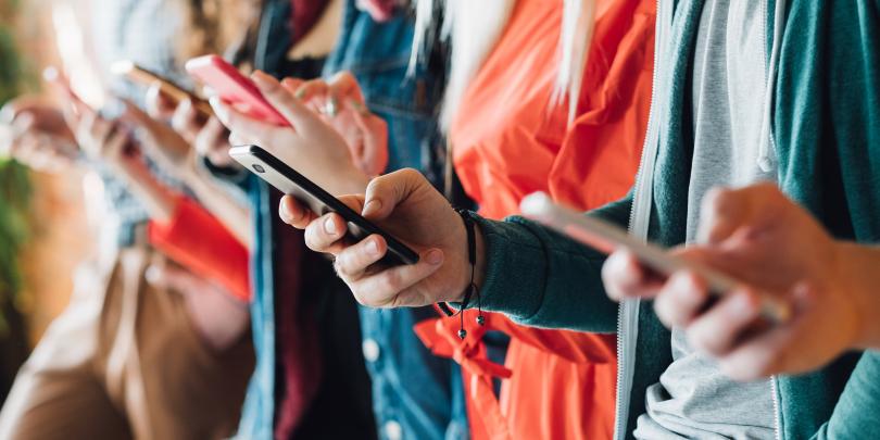 People staring all their smartphones