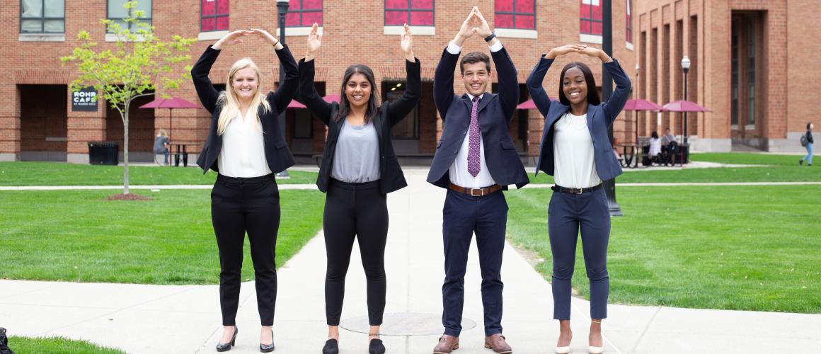 Students in front of Mason Hall